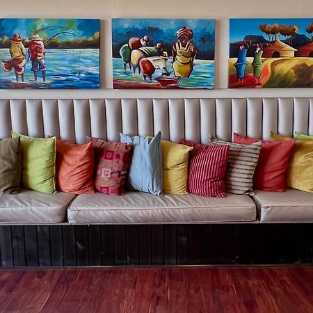 One O Eight Boutique Hotel 베노니 외부 사진
