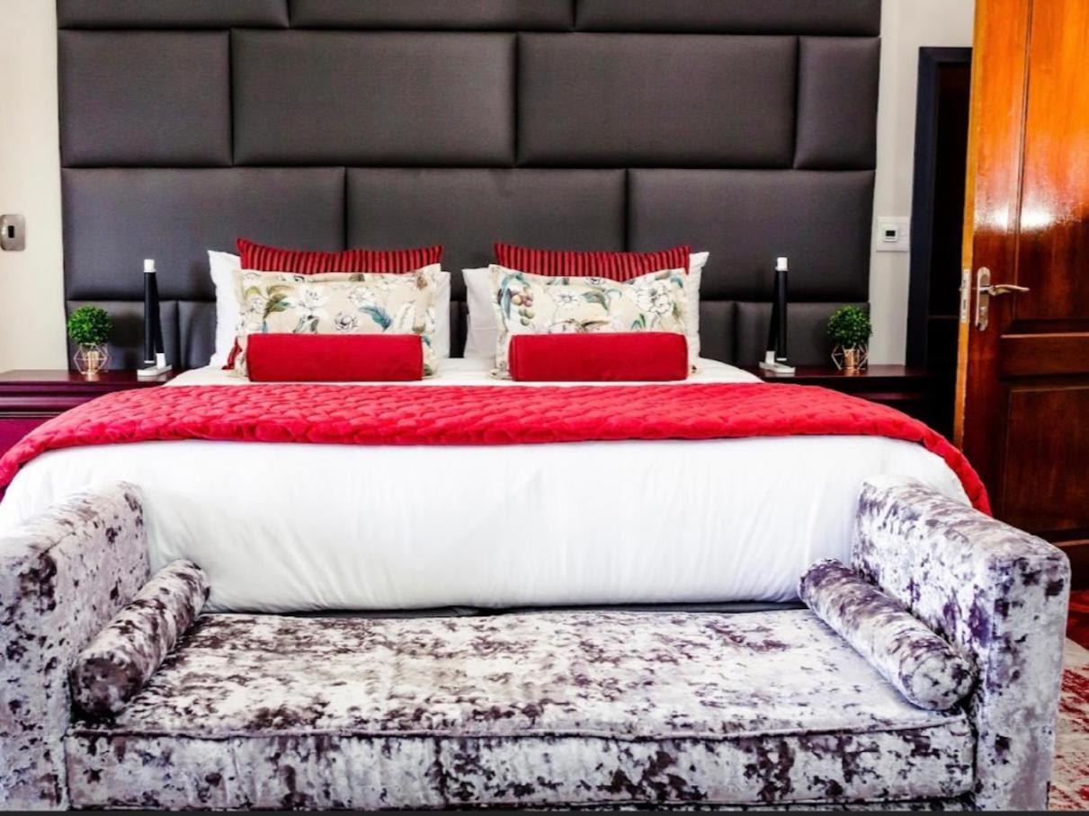 One O Eight Boutique Hotel 베노니 외부 사진