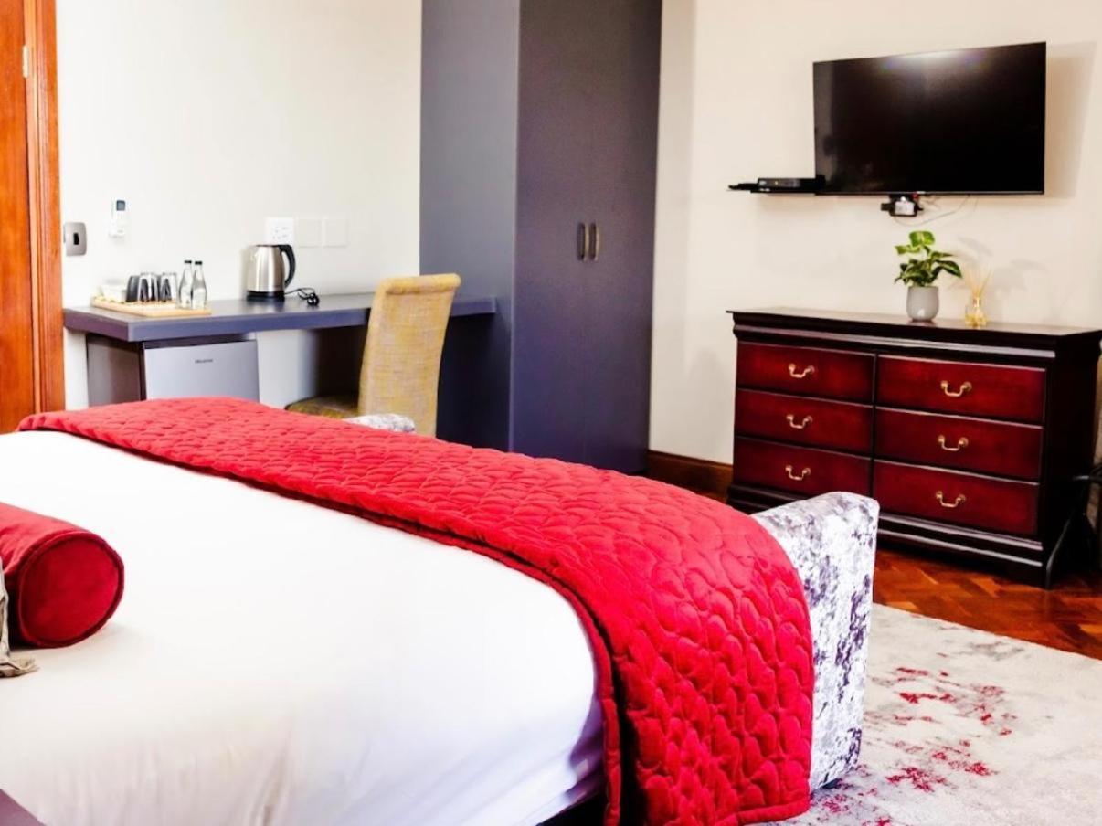 One O Eight Boutique Hotel 베노니 외부 사진