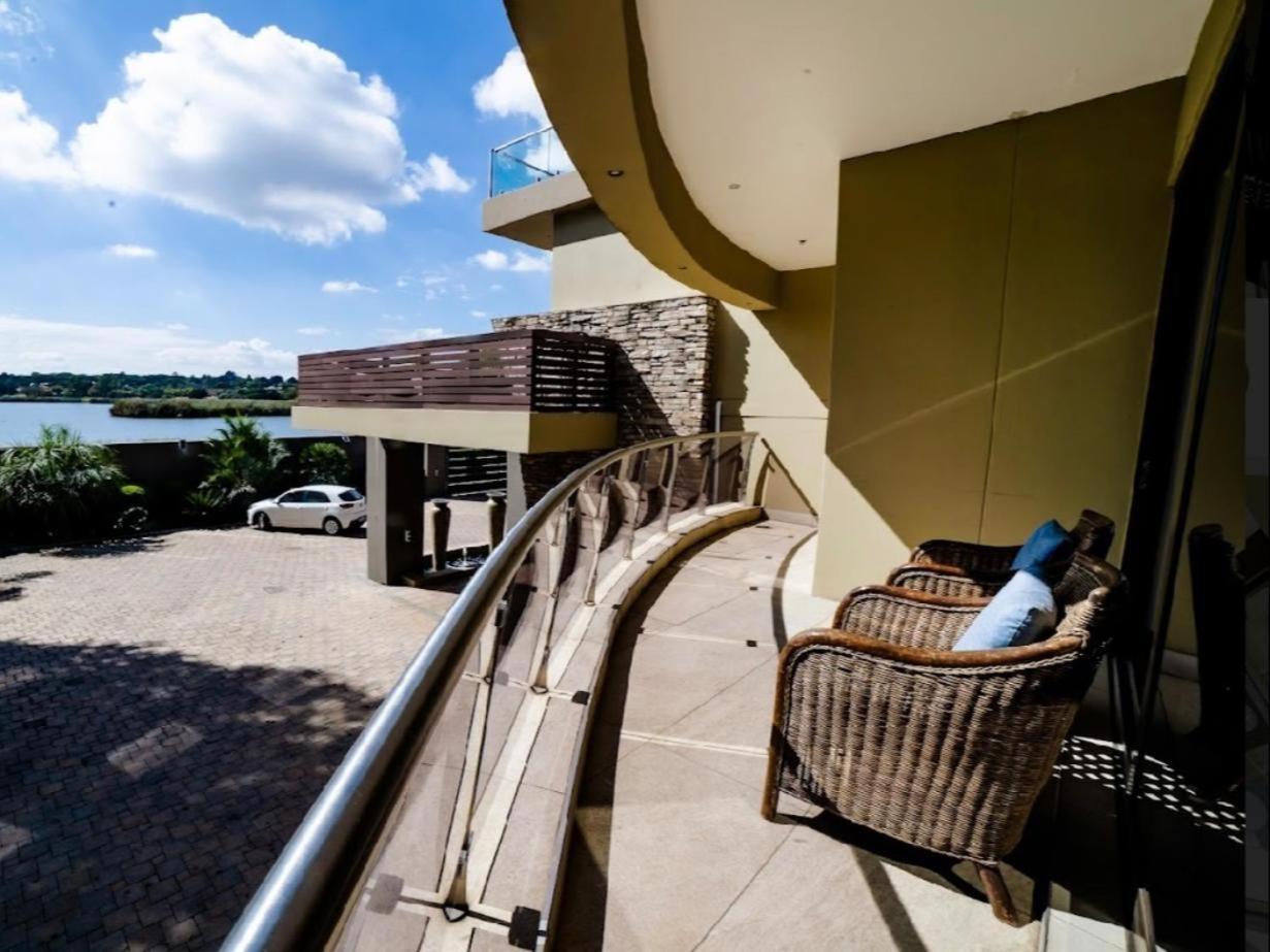 One O Eight Boutique Hotel 베노니 외부 사진