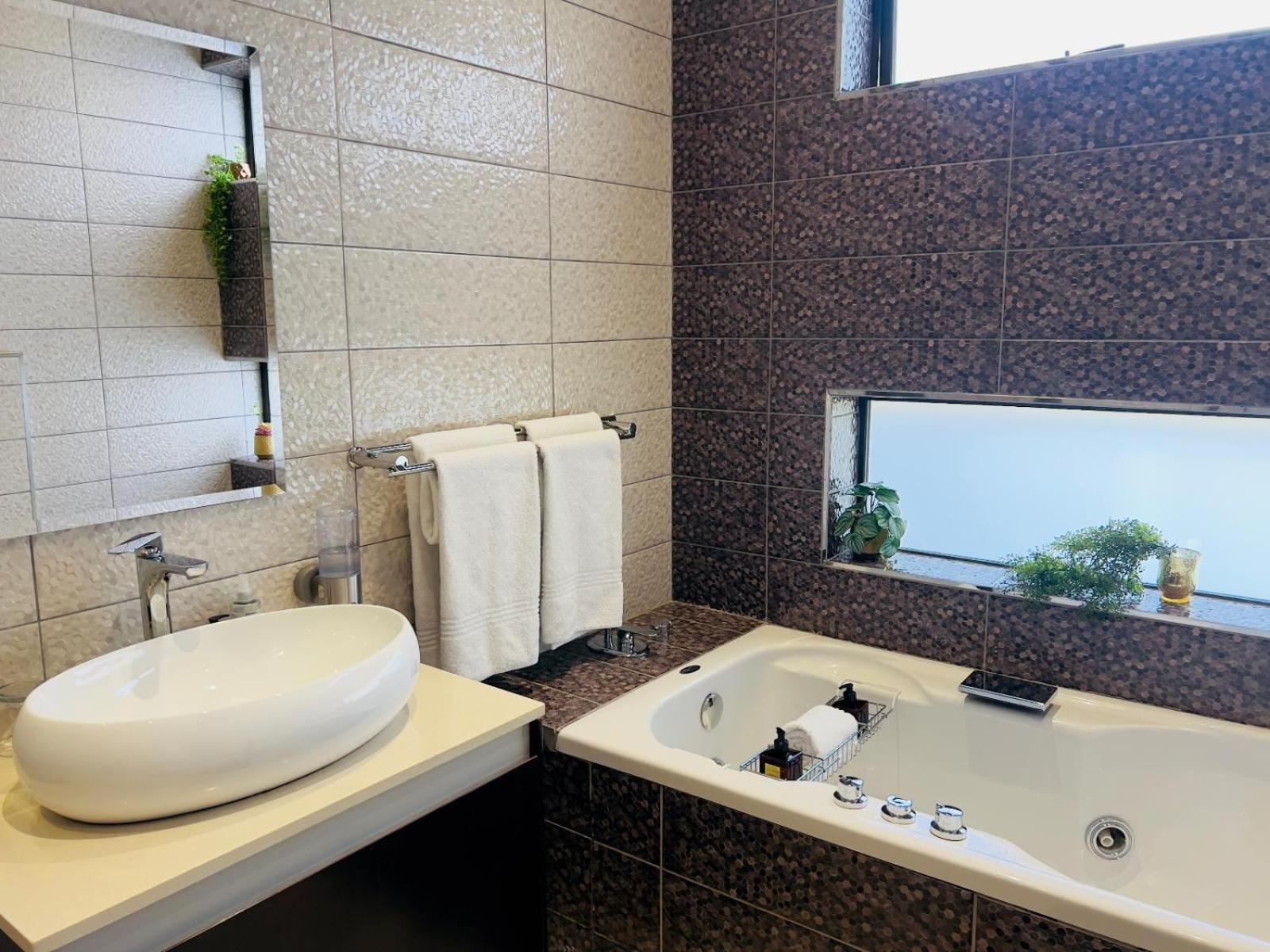 One O Eight Boutique Hotel 베노니 외부 사진
