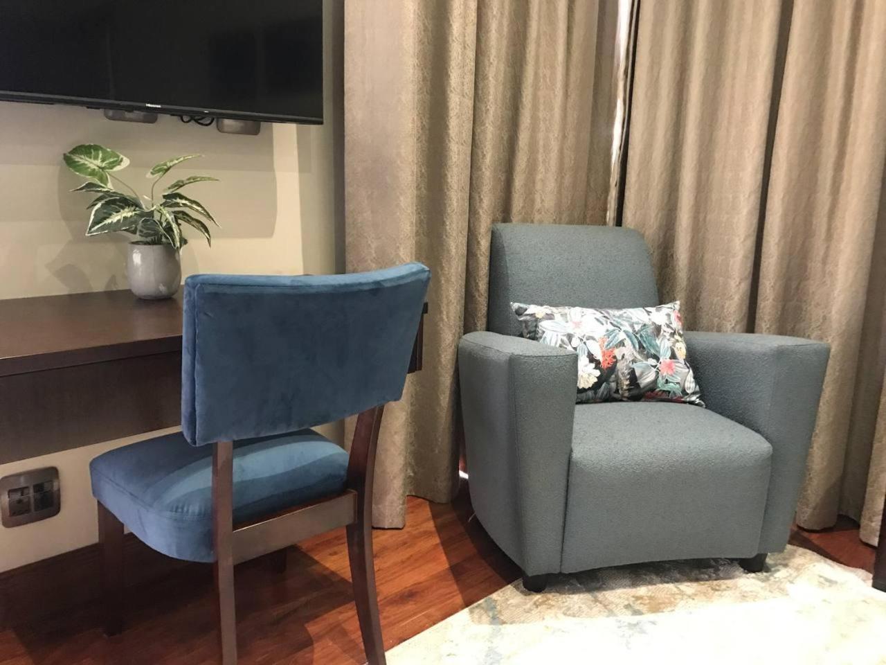 One O Eight Boutique Hotel 베노니 객실 사진
