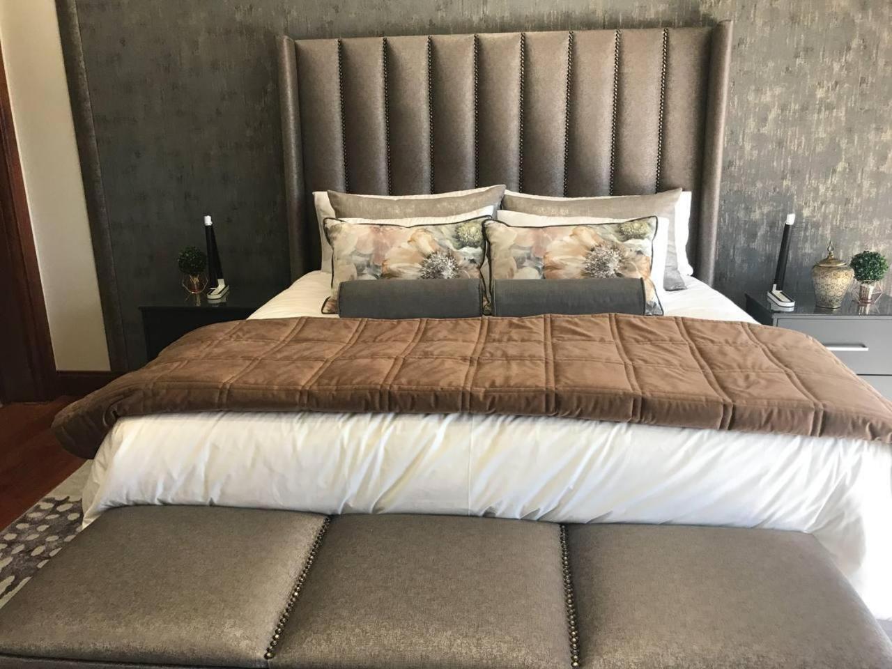 One O Eight Boutique Hotel 베노니 객실 사진