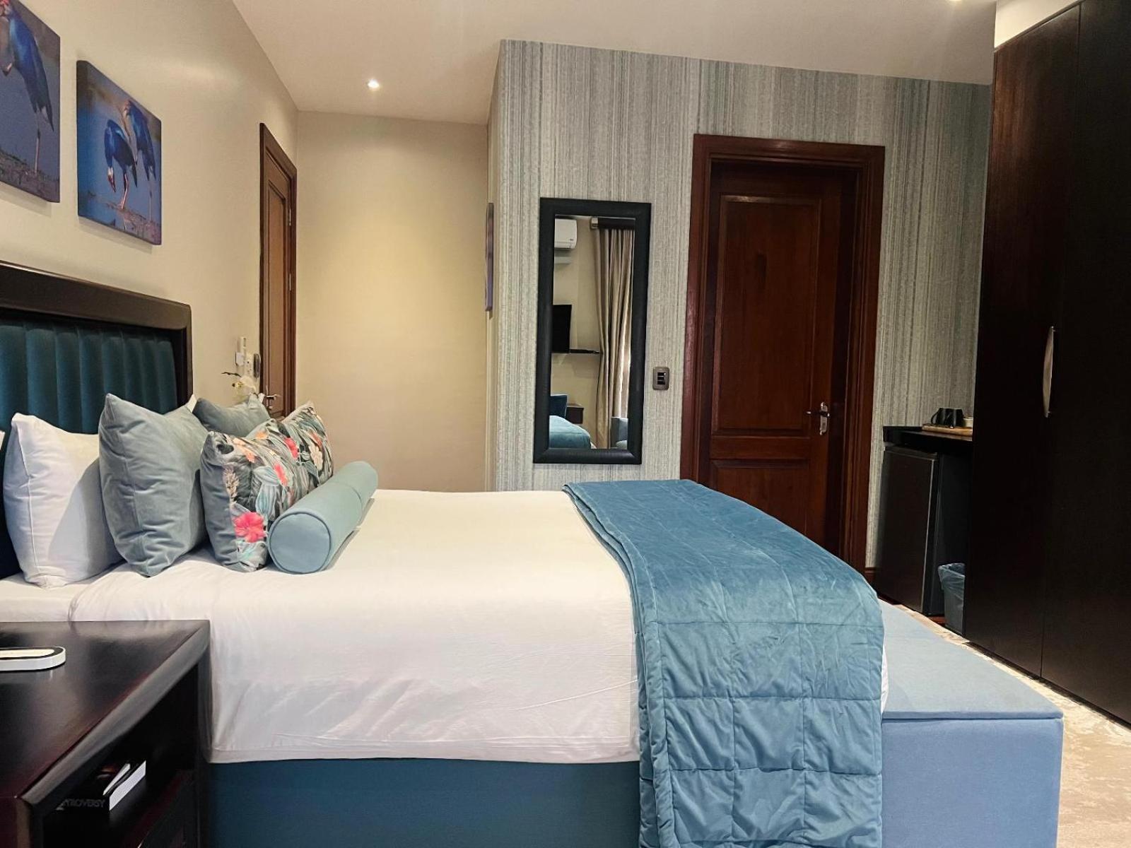 One O Eight Boutique Hotel 베노니 객실 사진