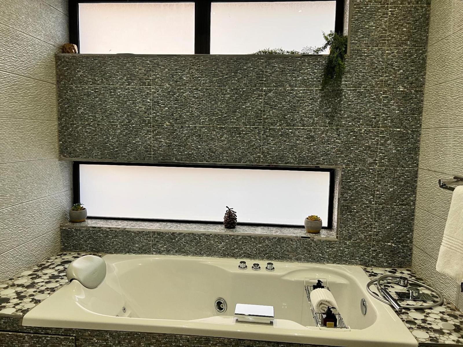 One O Eight Boutique Hotel 베노니 객실 사진