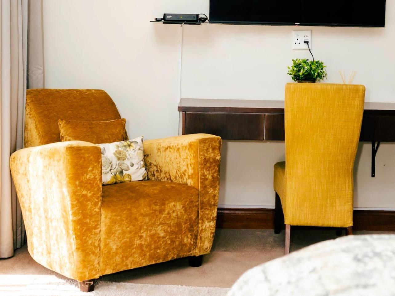 One O Eight Boutique Hotel 베노니 객실 사진