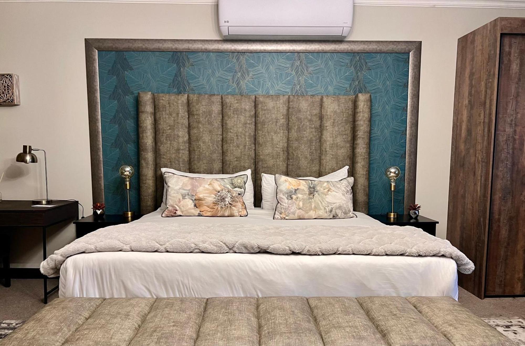 One O Eight Boutique Hotel 베노니 외부 사진
