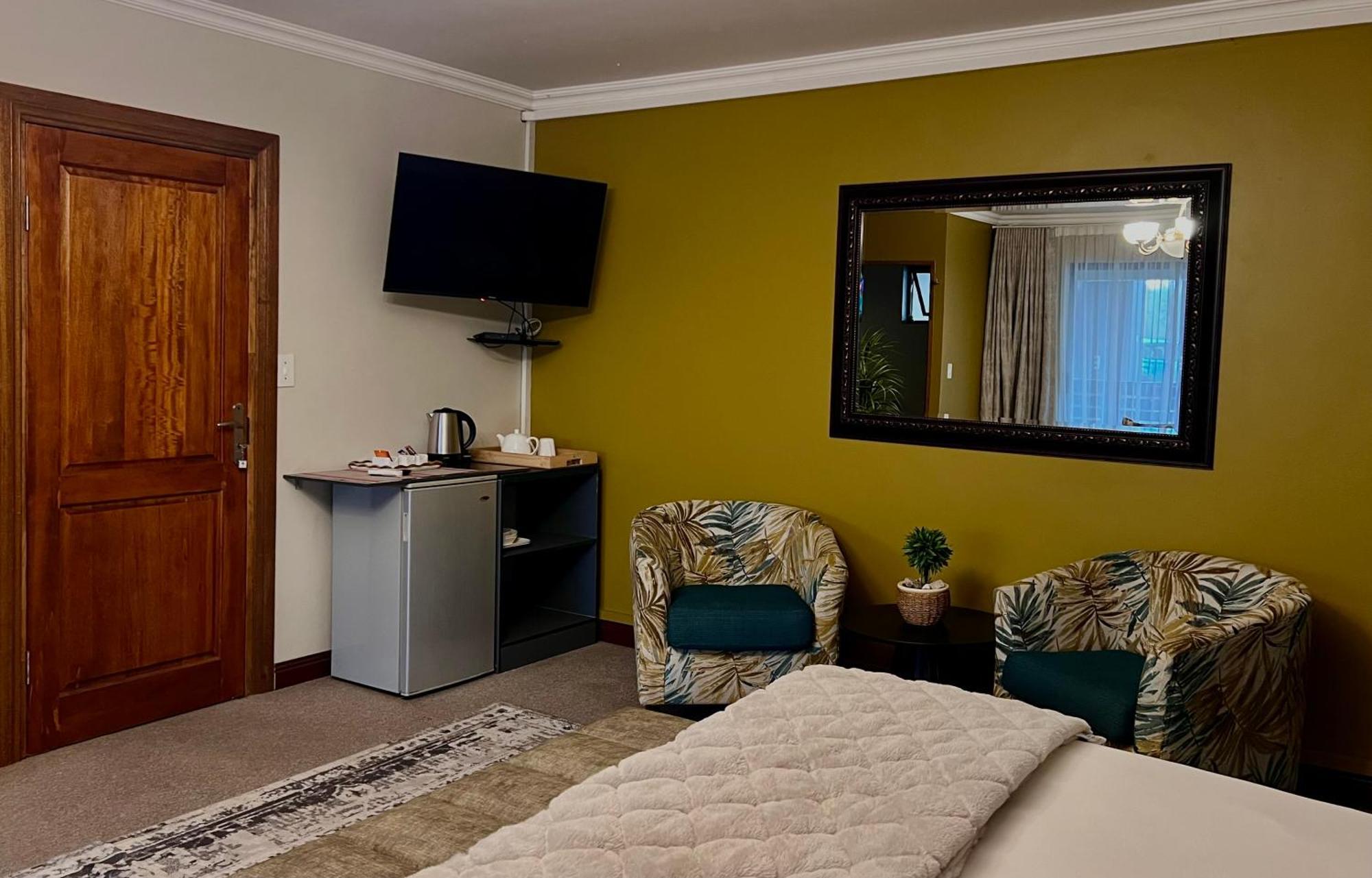 One O Eight Boutique Hotel 베노니 외부 사진