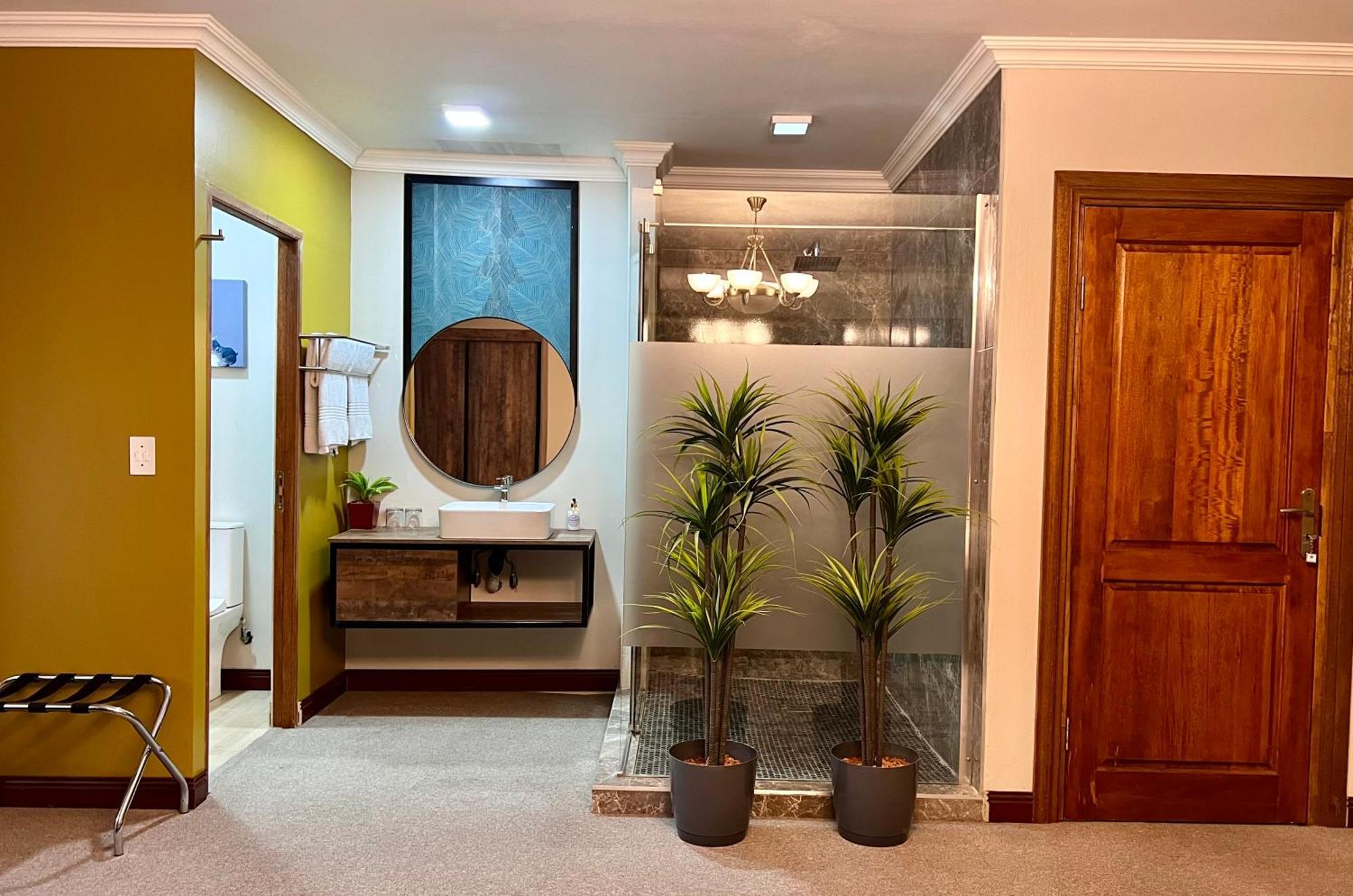 One O Eight Boutique Hotel 베노니 외부 사진