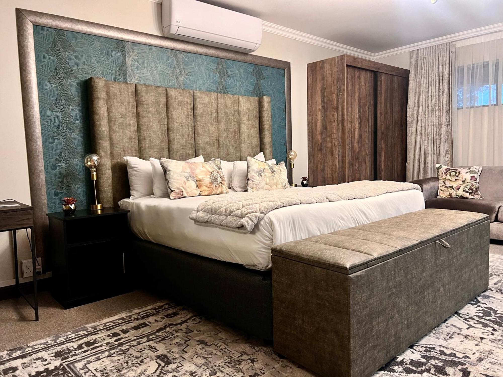 One O Eight Boutique Hotel 베노니 외부 사진