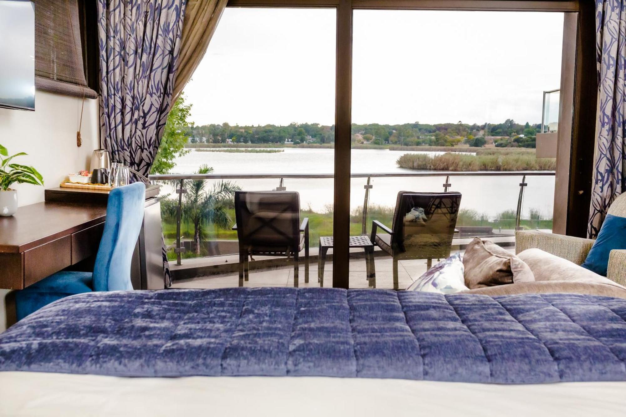 One O Eight Boutique Hotel 베노니 외부 사진
