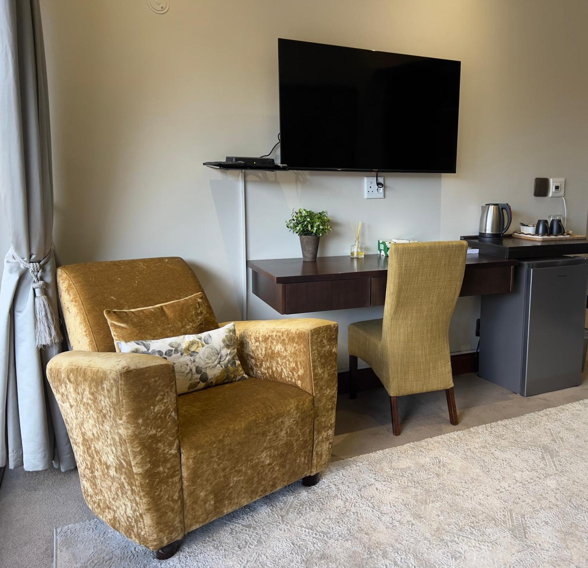 One O Eight Boutique Hotel 베노니 외부 사진